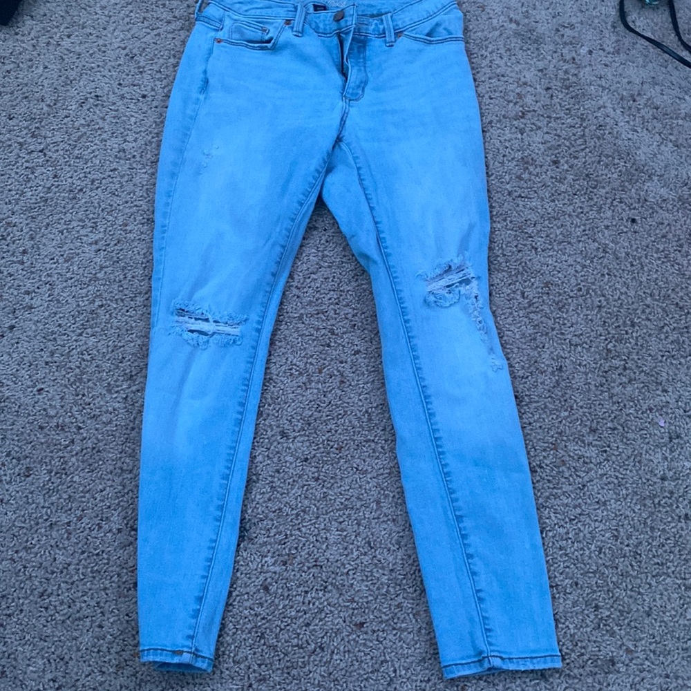Universal Thread ripped Jeans size 4